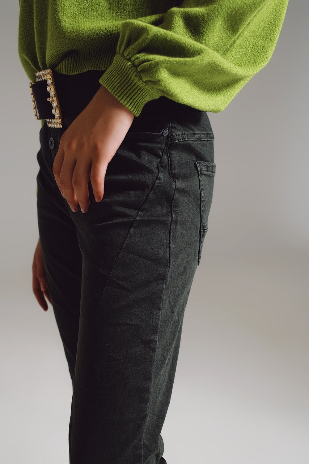 Jeans skinny avec boutons visibles en vert militaire