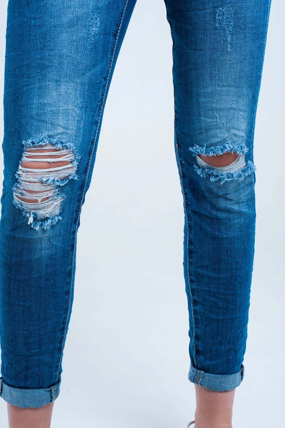 Jeans skinny élastiques avec déchirures