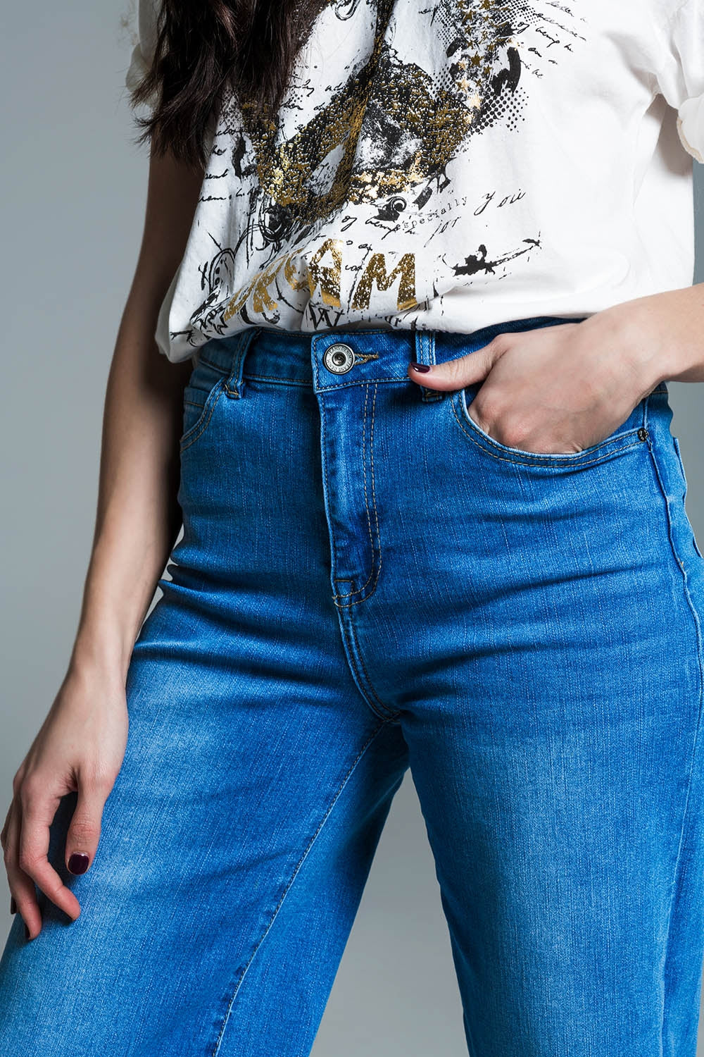 Jeans style palazzo à délavage moyen avec double piqûre à l'ourlet
