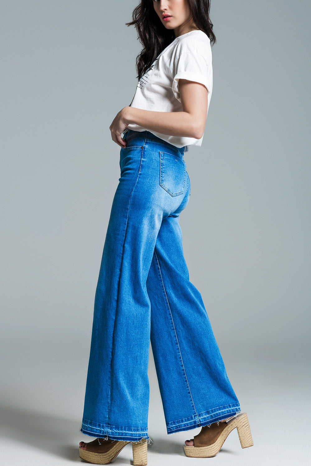 Jeans style palazzo à délavage moyen avec double piqûre à l'ourlet