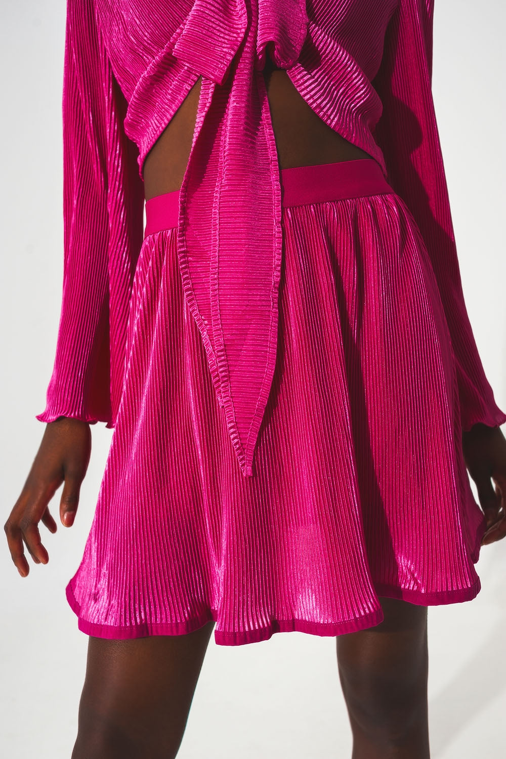 Jupe courte plissée en Fuchsia