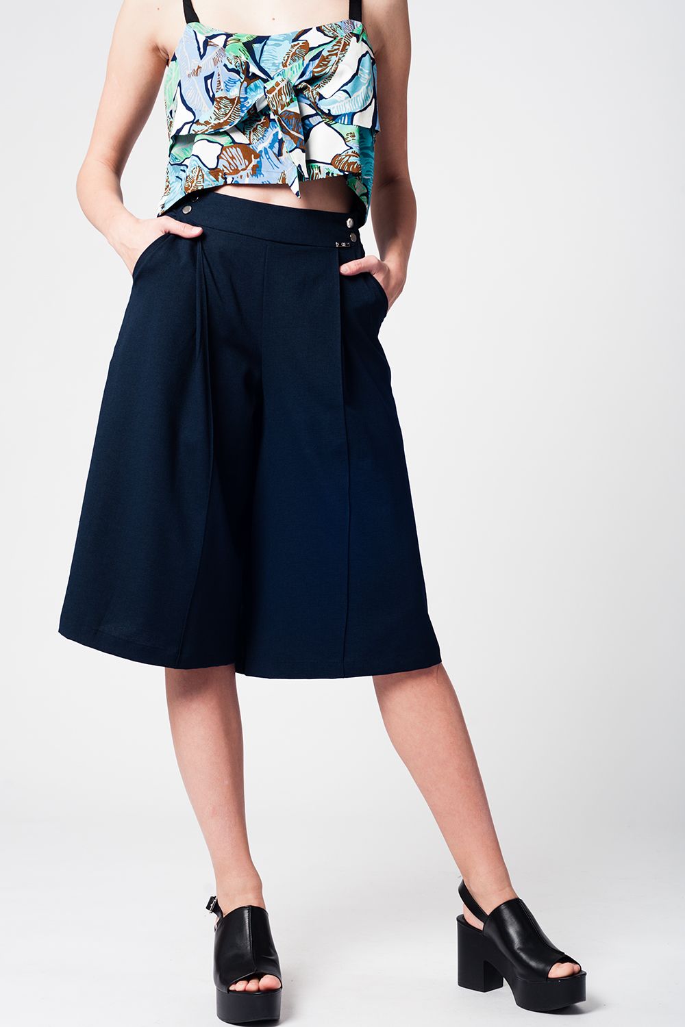 Jupe culotte avec boutons argentés