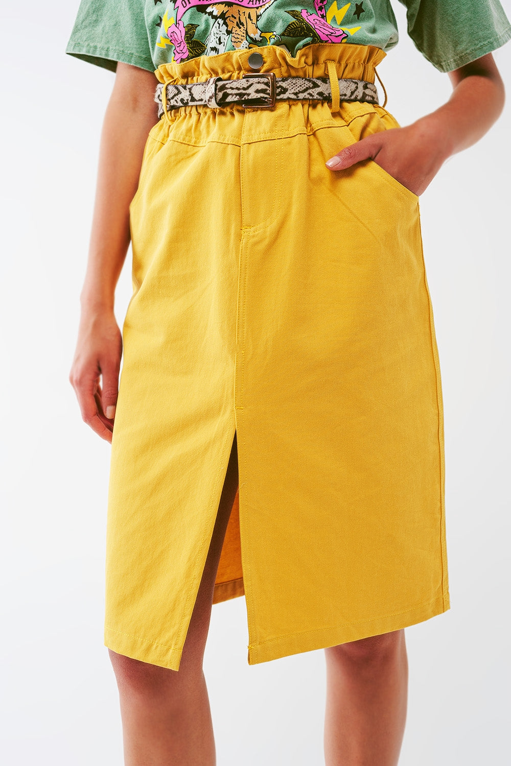 Jupe droite à taille froncée avec fente avant en jaune