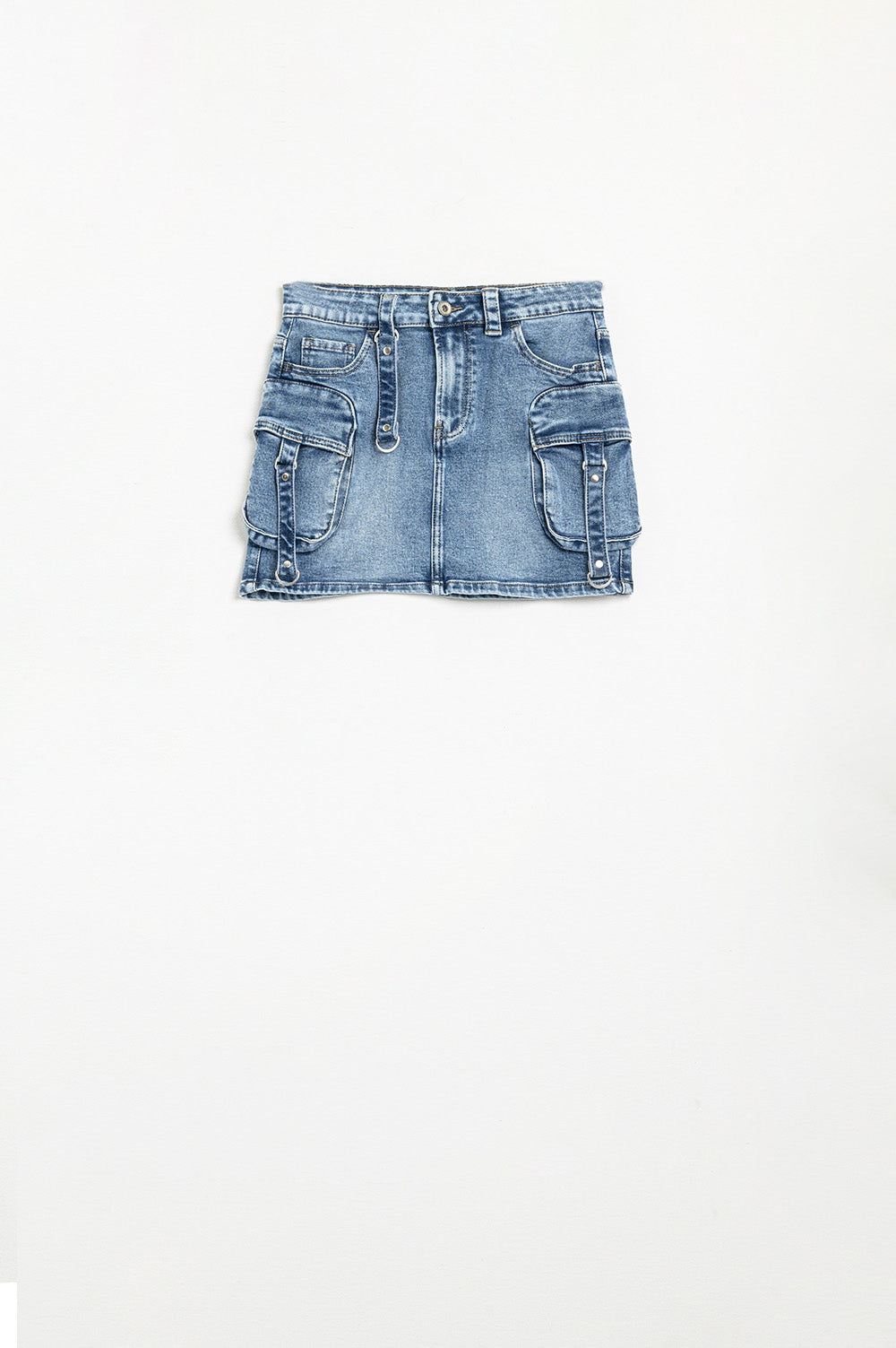 Jupe en jean cargo mini avec détails suspendus