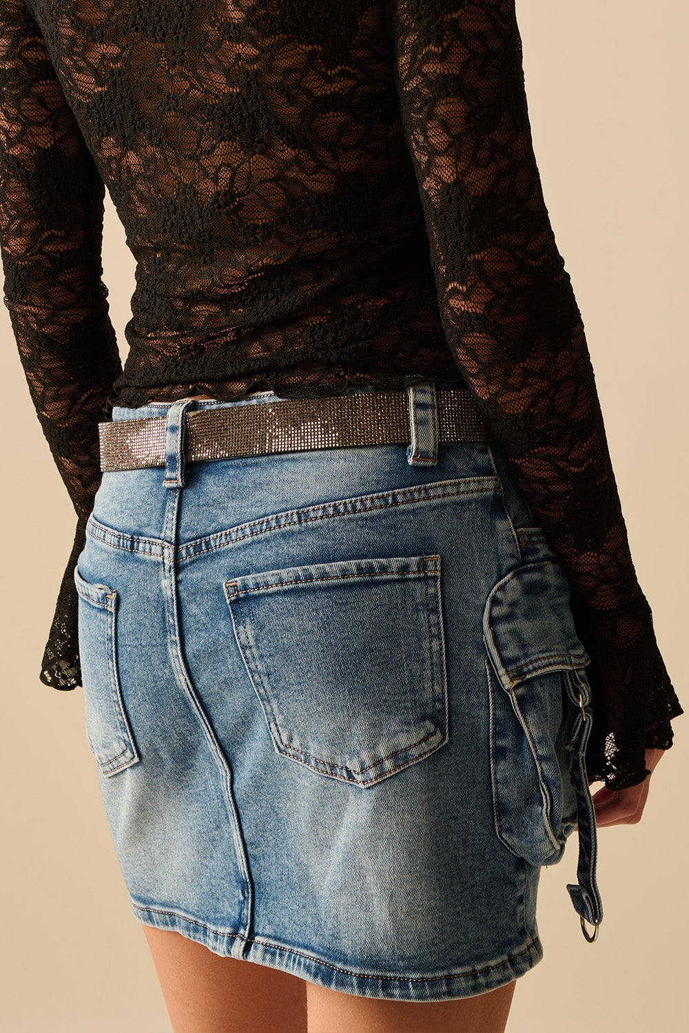 Jupe en jean cargo mini avec détails suspendus