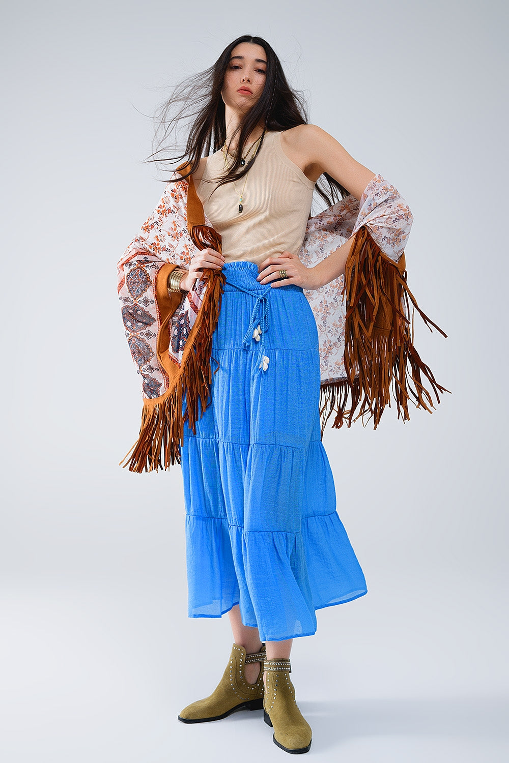 Jupe longue à pinces en bleu avec taille élastique et détails en coquillage