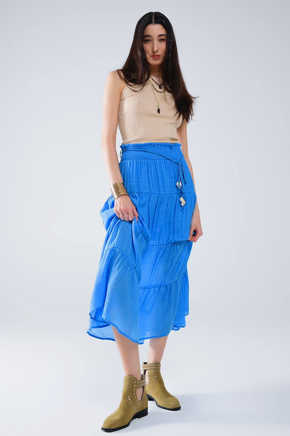 Jupe longue à pinces en bleu avec taille élastique et détails en coquillage