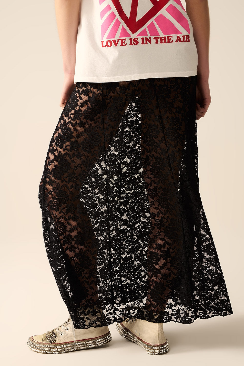 jupe longue en dentelle noire tendance