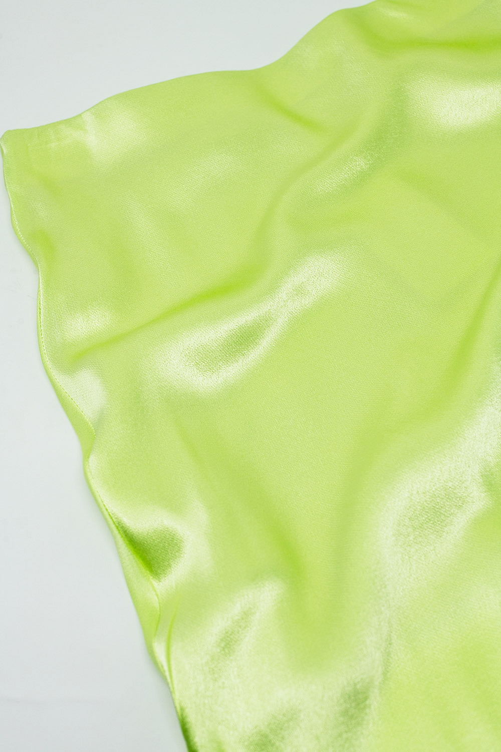 Jupe longue en soie couleur lime avec fente latérale