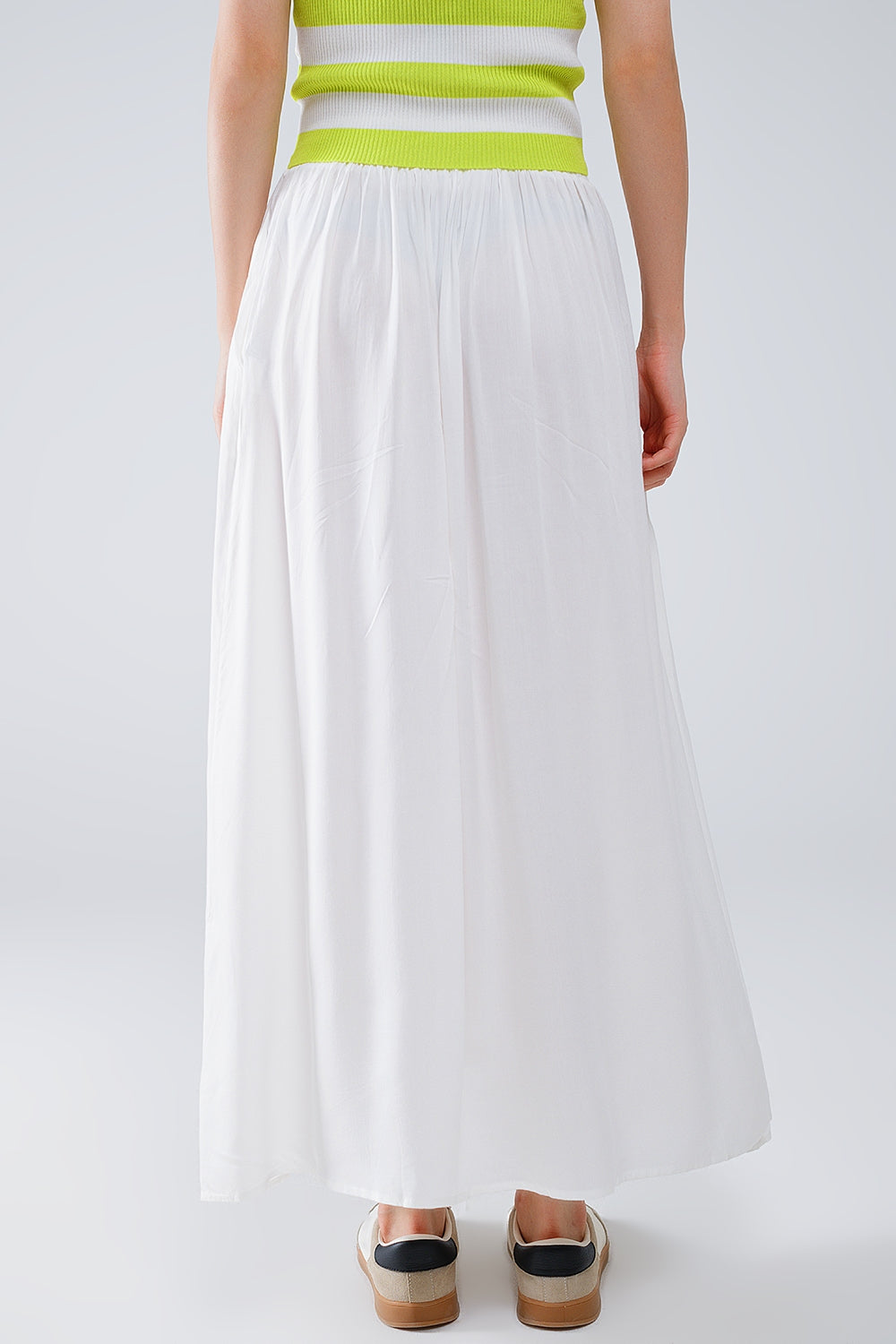 Jupe longue en tissu fluide blanc avec taille élastique