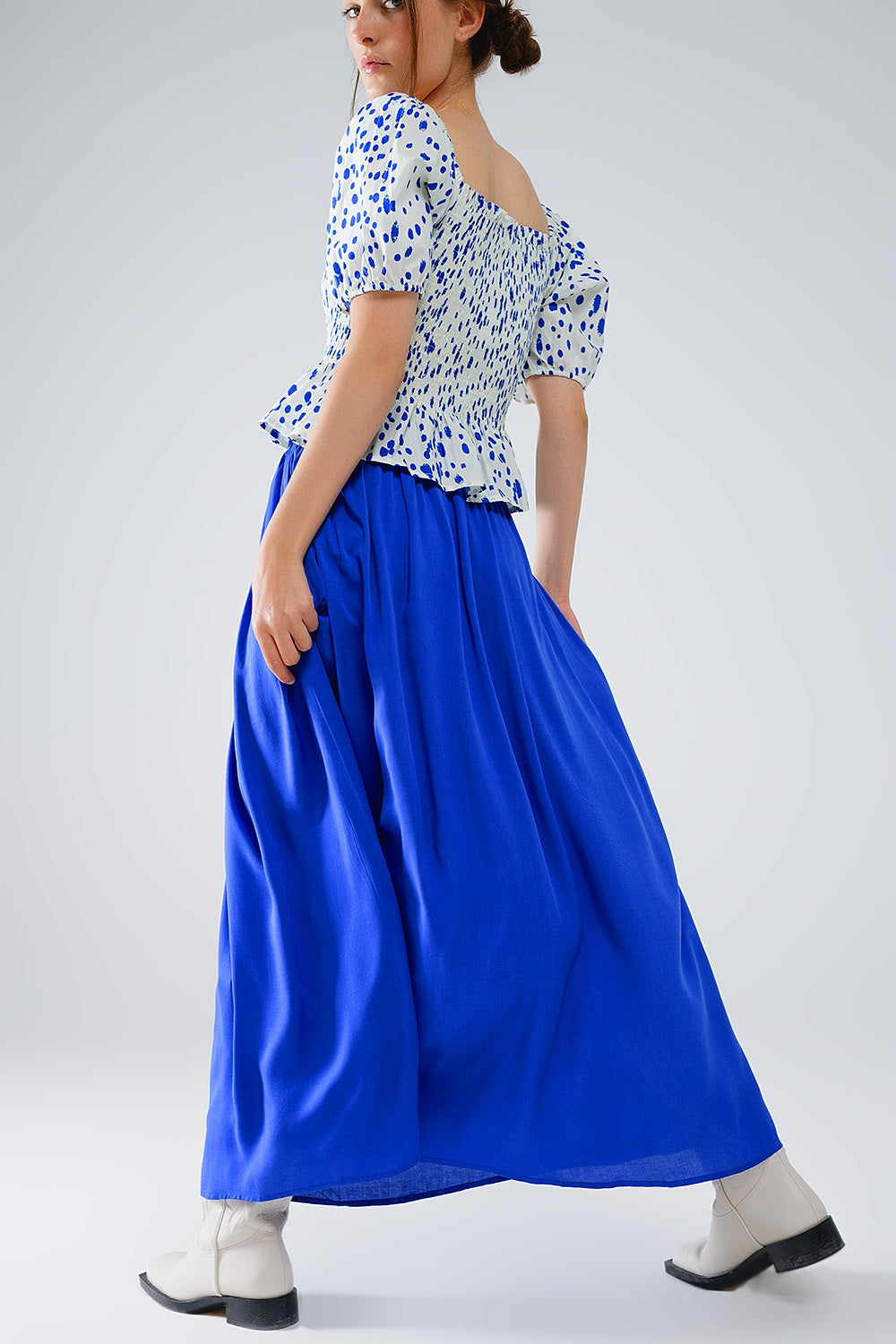 Jupe longue en tissu fluide bleu avec taille élastique