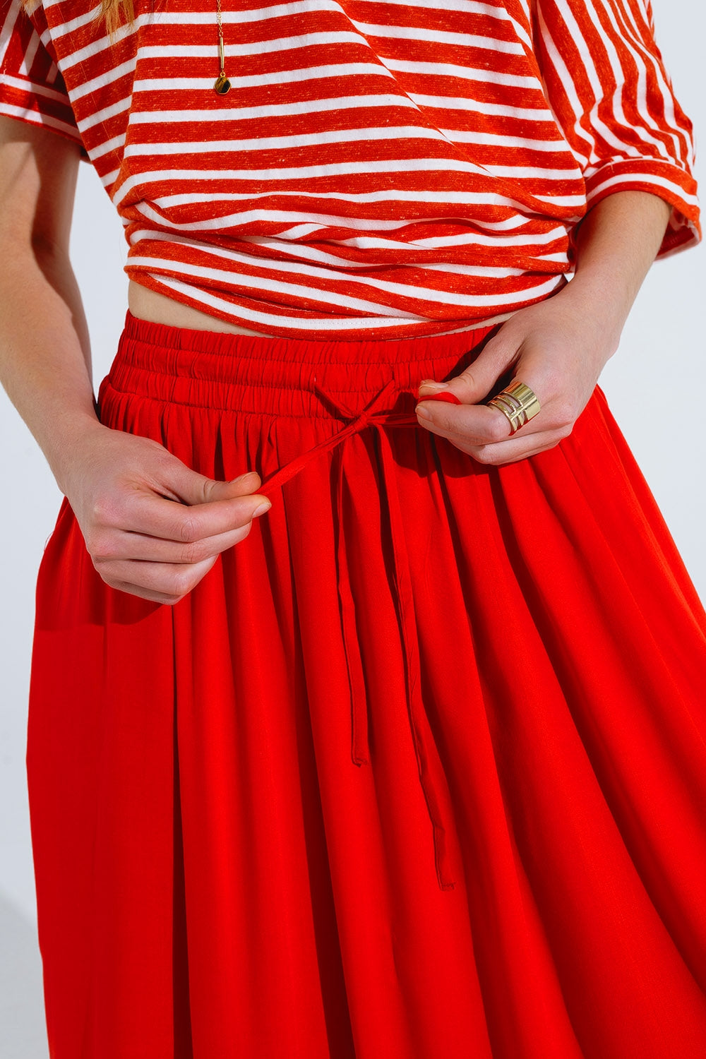 Jupe longue en tissu fluide rouge avec taille élastique