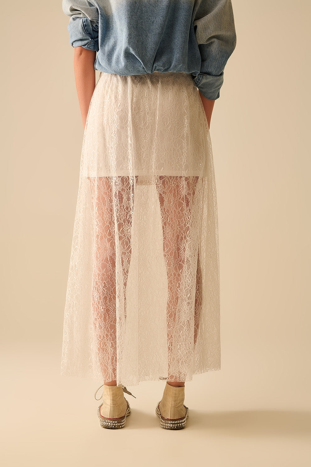 Jupe maxi en dentelle blanche avec détails en paillettes