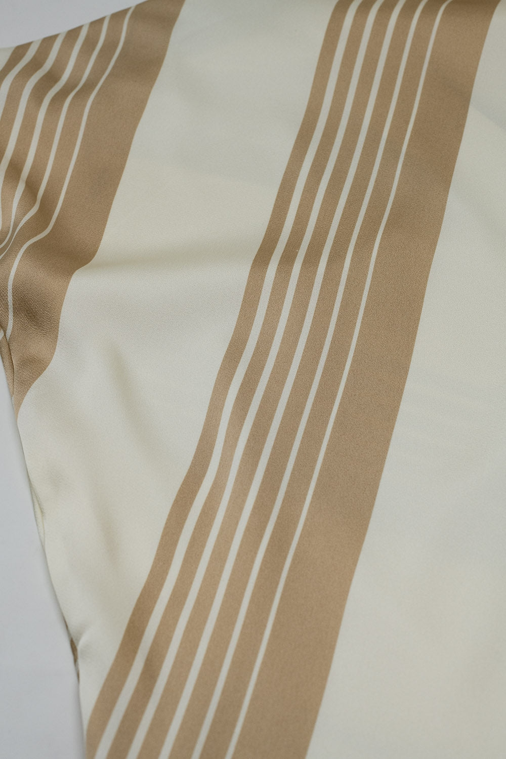 Jupe midi en crème avec stipes beige clair