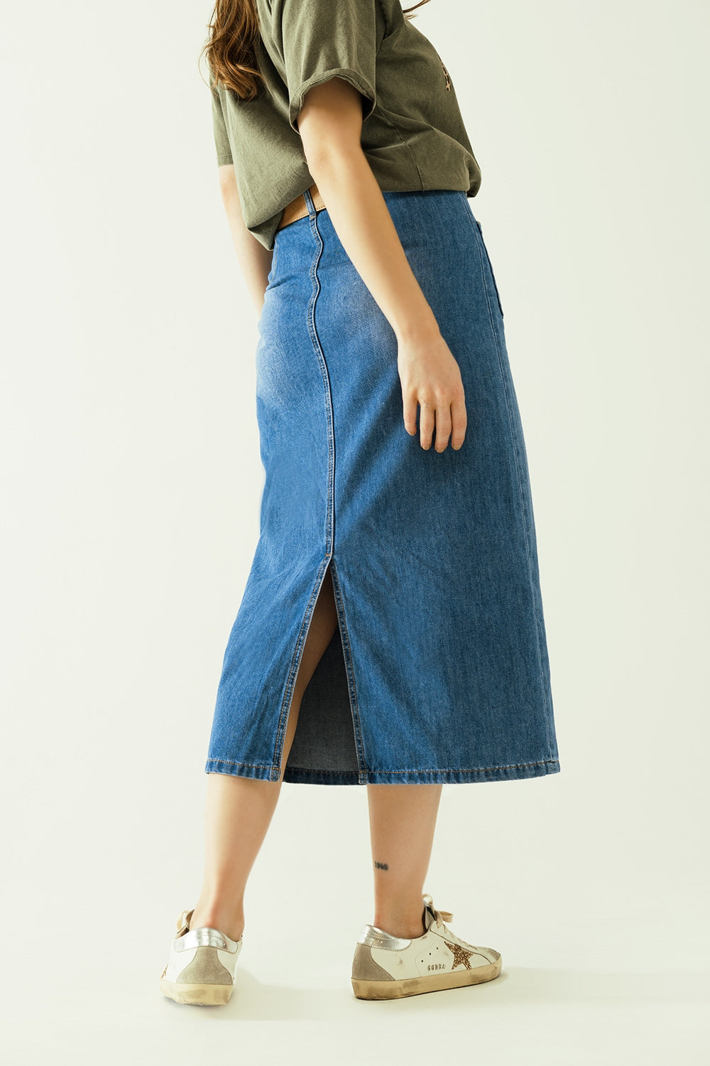 Jupe midi en denim avec poches sur le devant