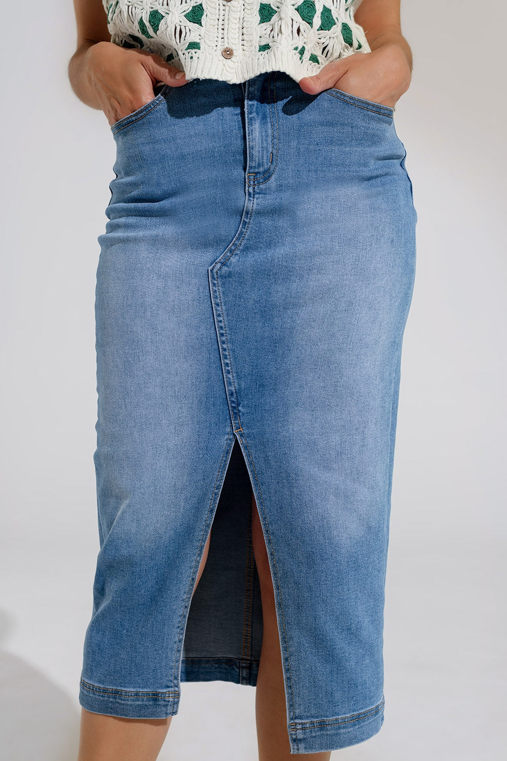Jupe midi en denim extensible avec fente sur le devant