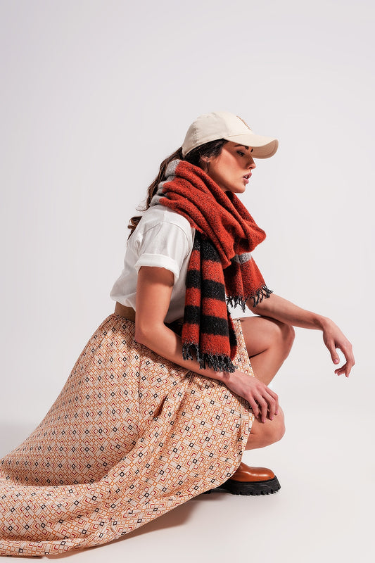 Q2 Jupe midi style années 90 à imprimé géométrique