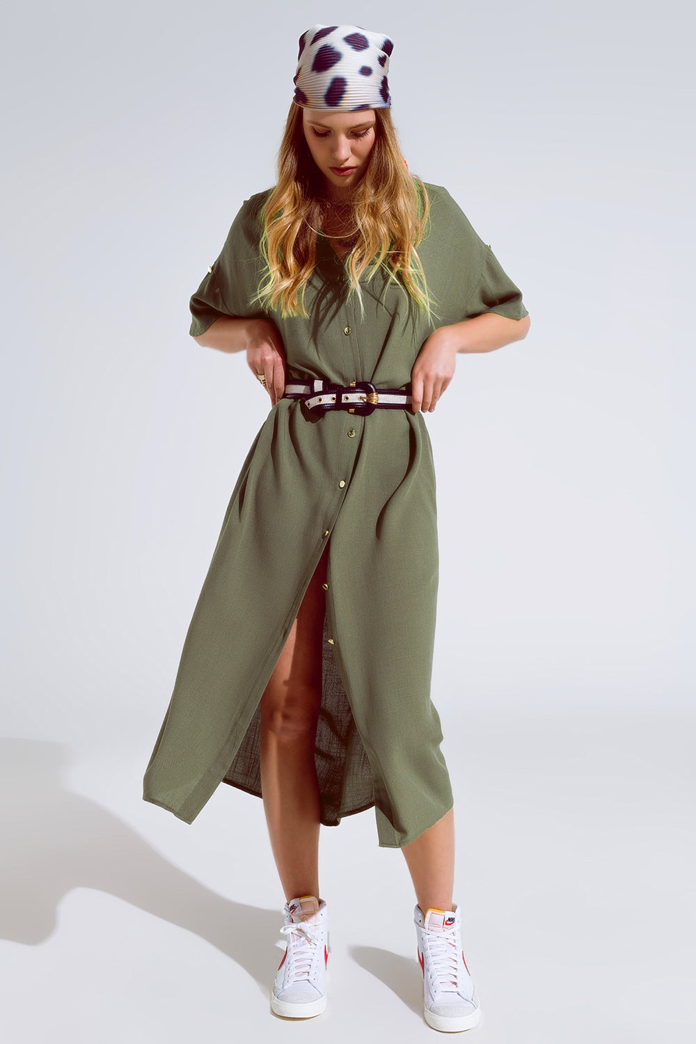 Khaki Midi Button Down Dress with Short Sleeves and Matching Belt (Robe midi boutonnée kaki à manches courtes avec ceinture