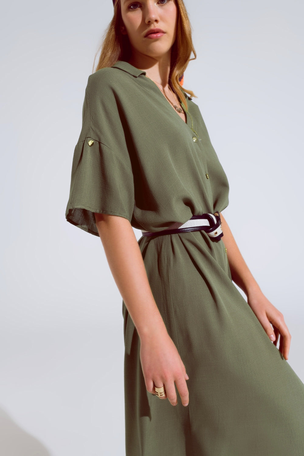 Khaki Midi Button Down Dress with Short Sleeves and Matching Belt (Robe midi boutonnée kaki à manches courtes avec ceinture