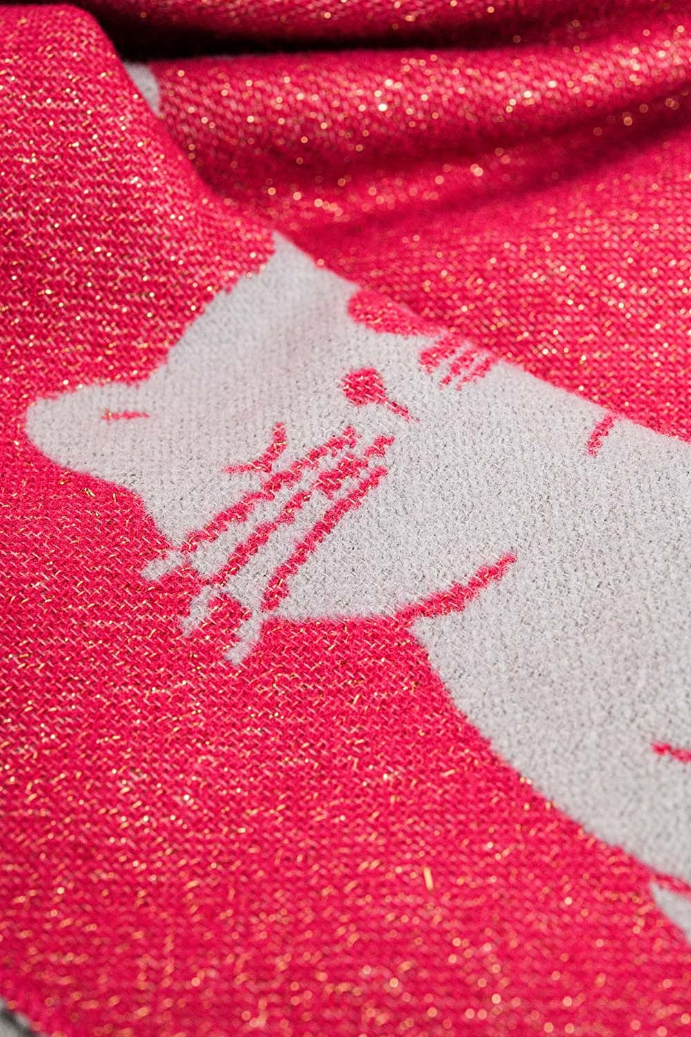 Large écharpe tricotée en rose avec imprimé chat