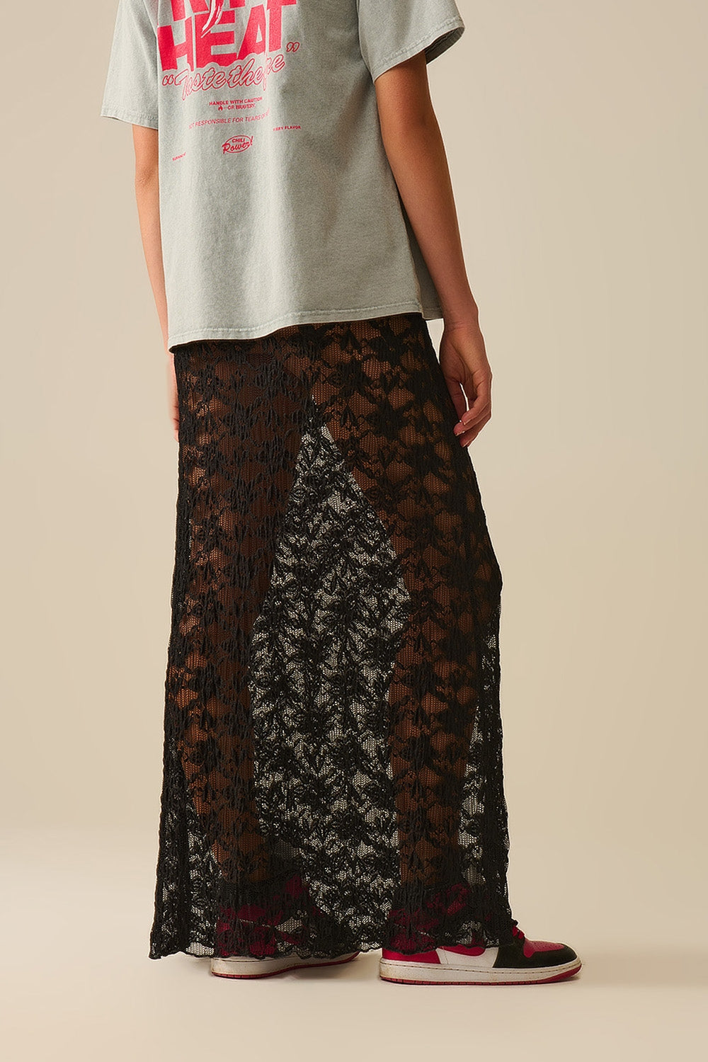 Longue jupe noire transparente de style bohémien