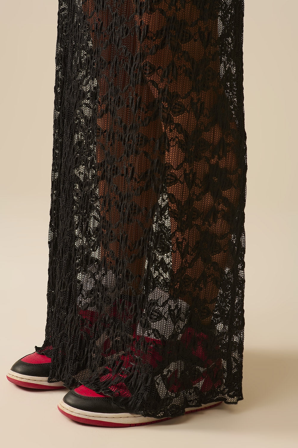 Longue jupe noire transparente de style bohémien