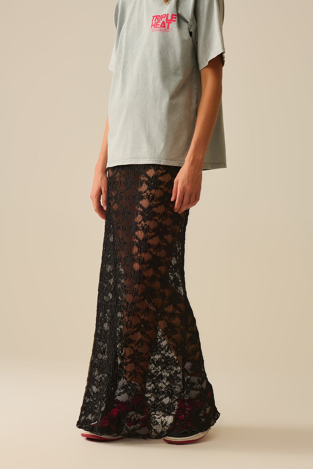 Longue jupe noire transparente de style bohémien