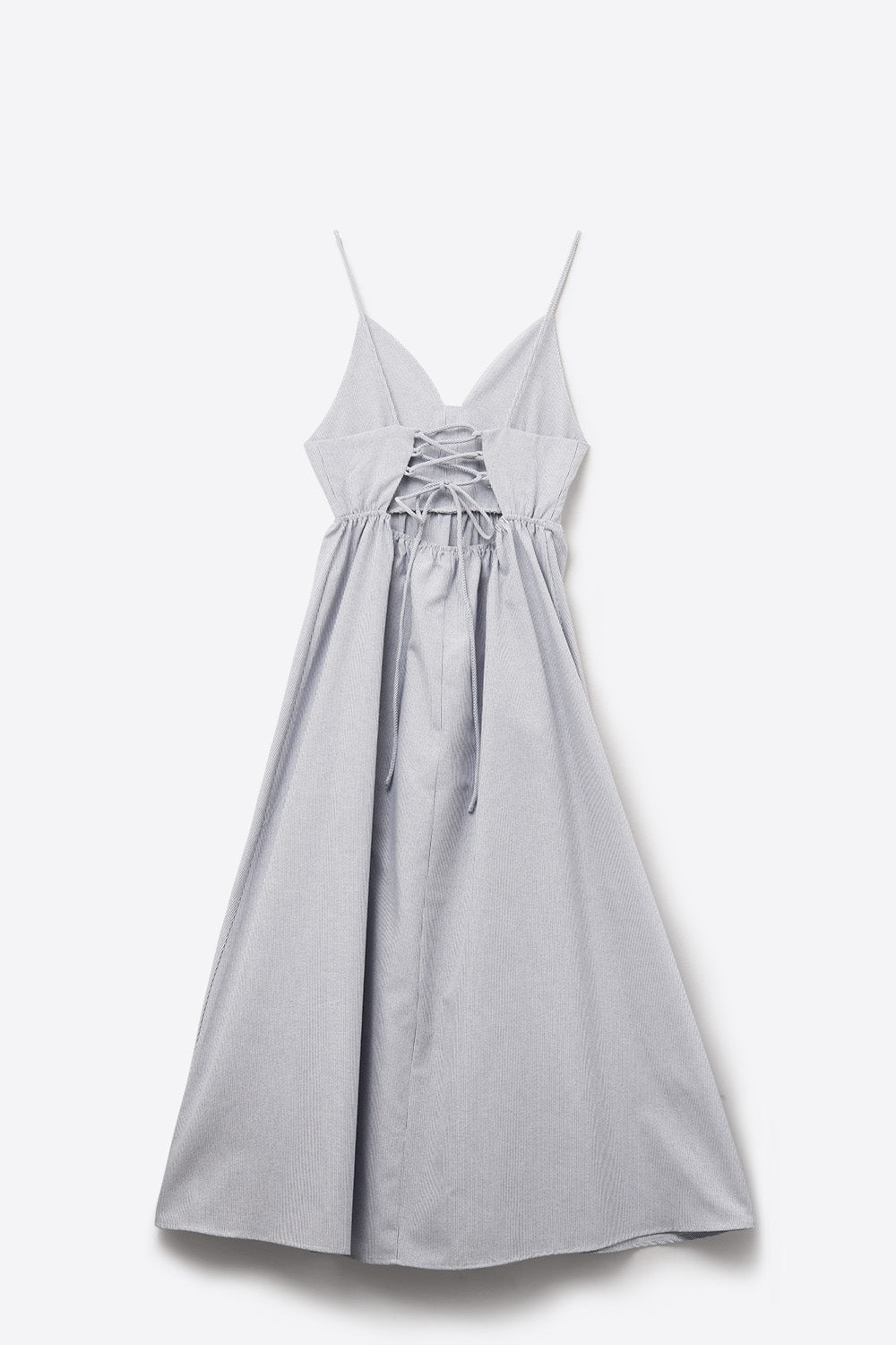 longue robe bleue rayée avec bretelles et bretelles croisées dans le dos