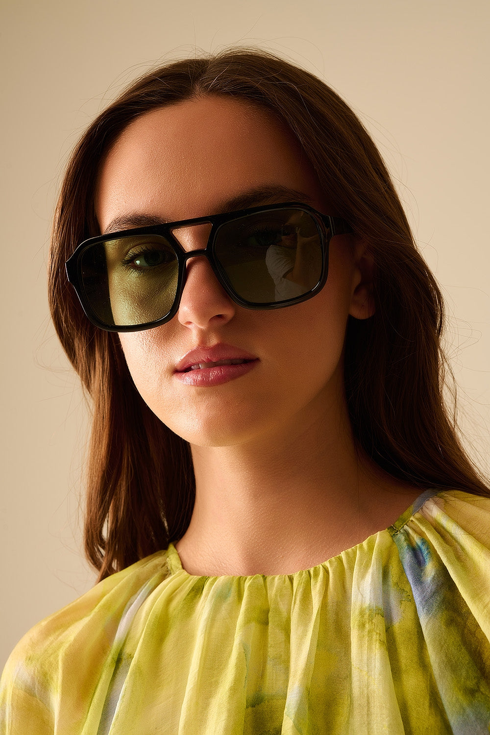Q2 Lunettes de soleil avec monture noire et verres verts
