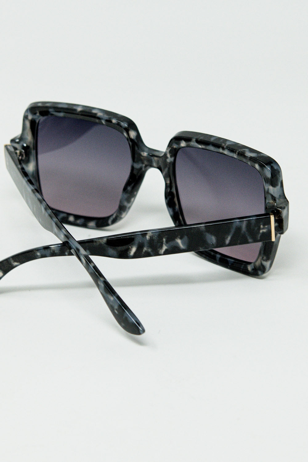 Lunettes de soleil carrées à pois noirs et blancs gris
