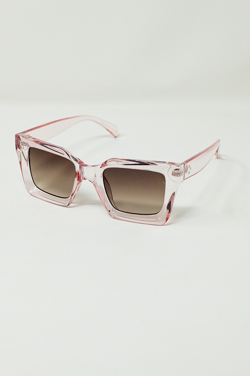 Lunettes de soleil carrées des années 90 en rose