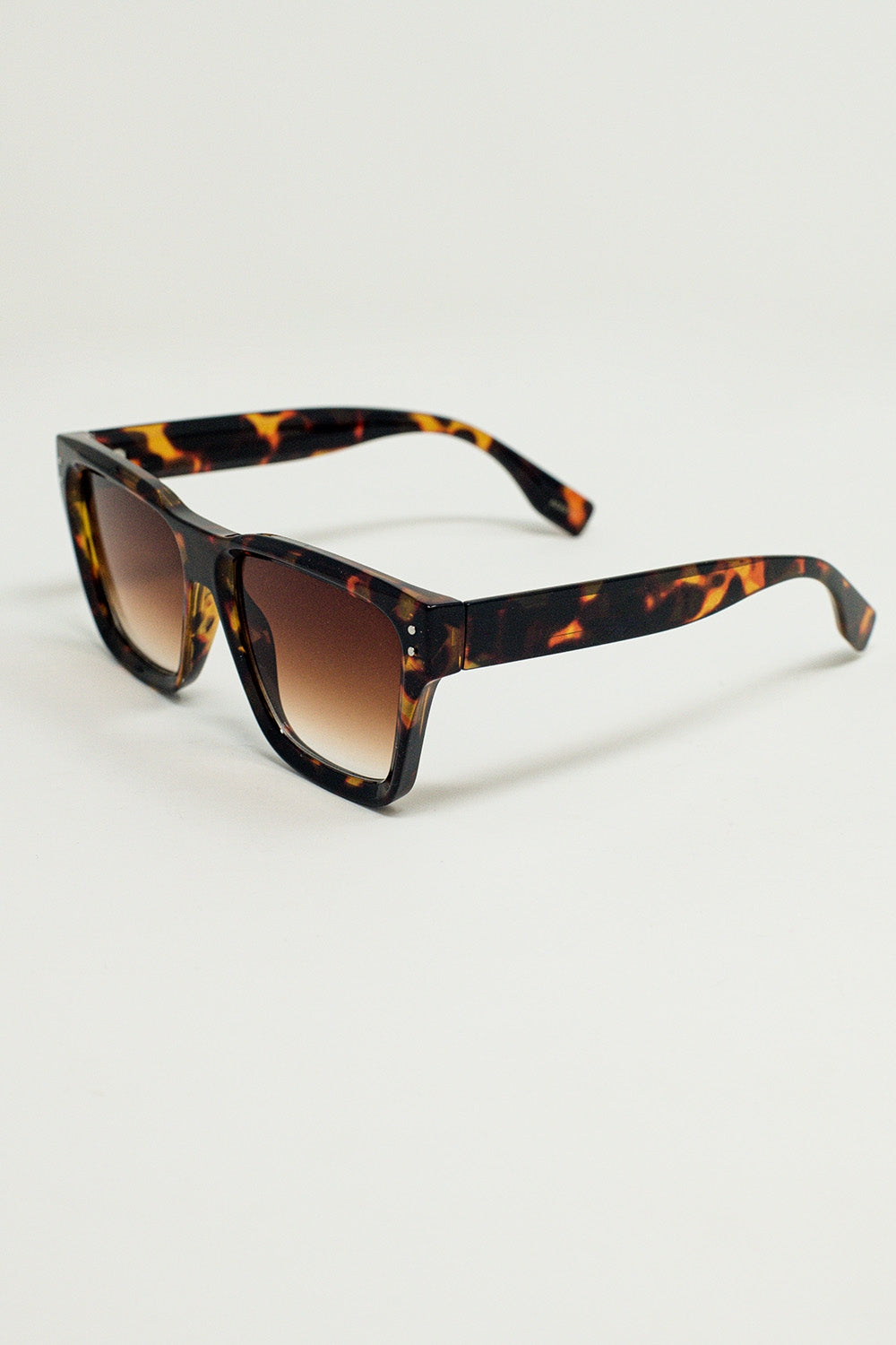 Lunettes de soleil carrées et trapues marron