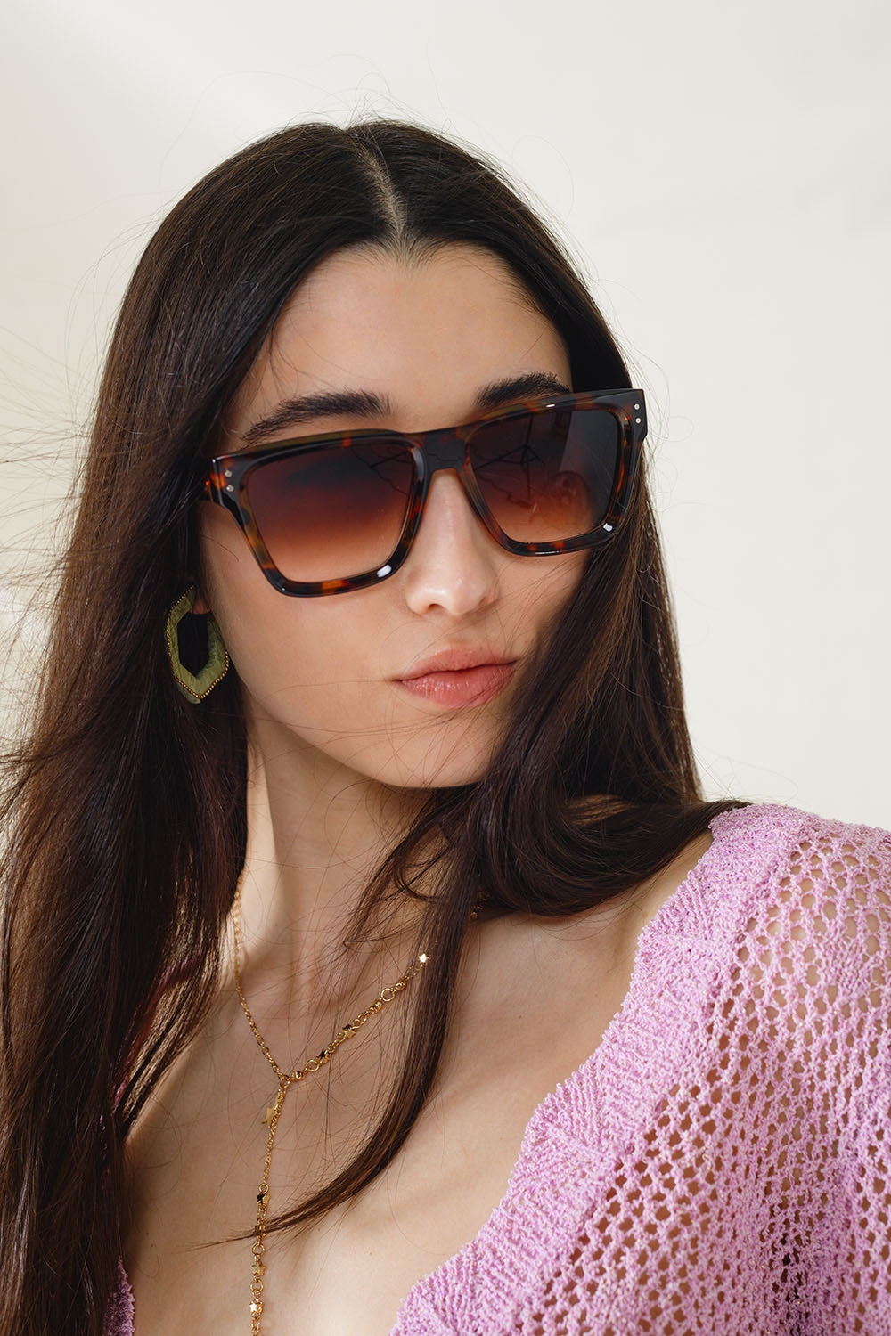 Lunettes de soleil carrées et trapues marron