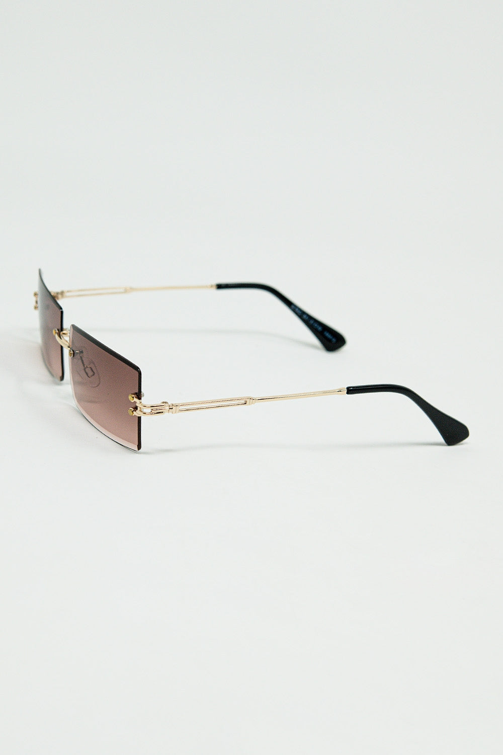 Lunettes de soleil carrées sans monture dorées et minces avec verres dégradés marron doux
