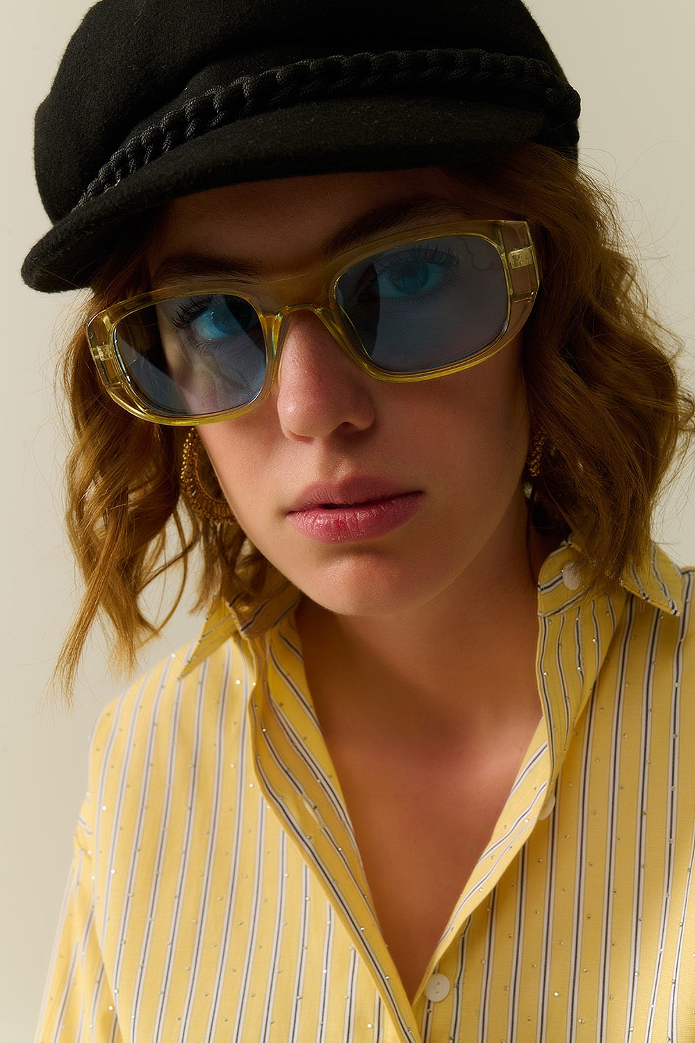 Lunettes de soleil ovales avec monture transparente haute brillance en jaune