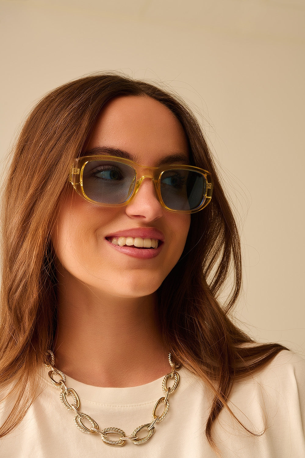 Lunettes de soleil ovales avec monture transparente haute brillance en jaune