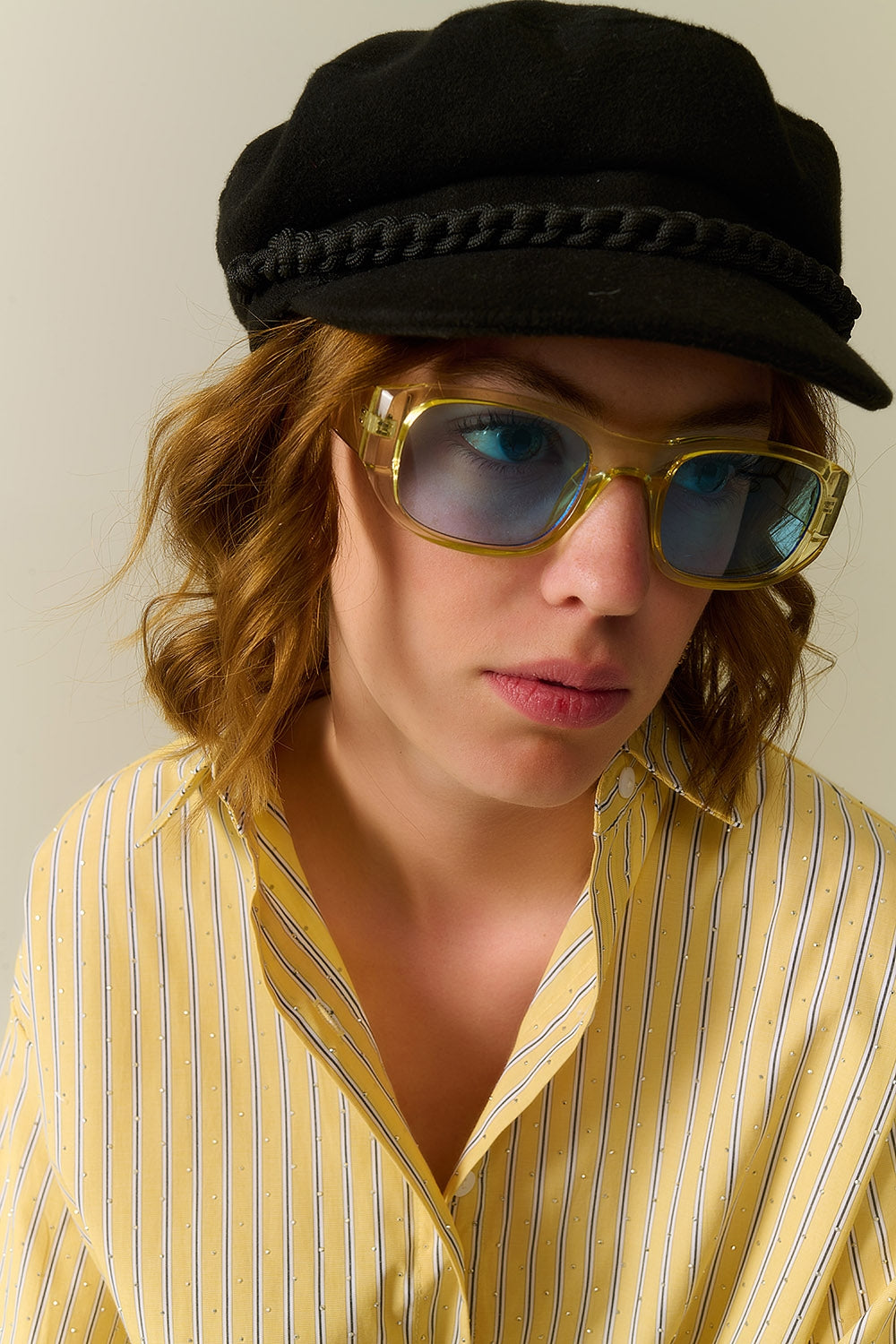 Lunettes de soleil ovales avec monture transparente haute brillance en jaune