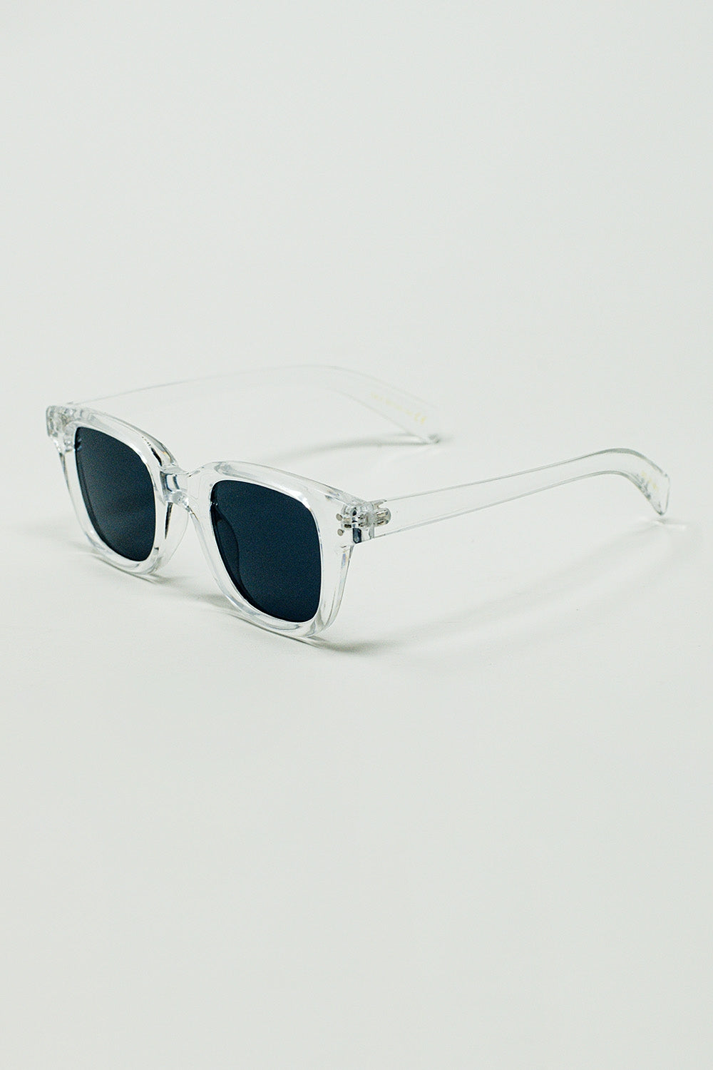 Lunettes de soleil rétro rondes avec verre noir fumé et monture transparente