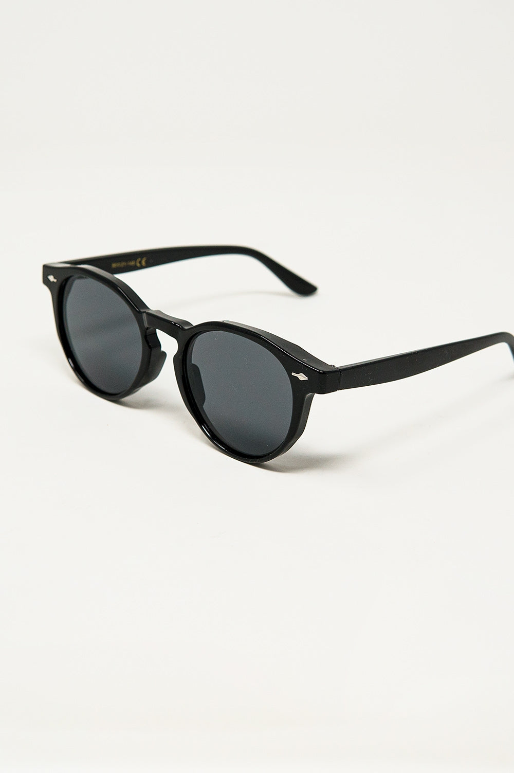 Lunettes de soleil rétro rondes avec verres fumés en noir