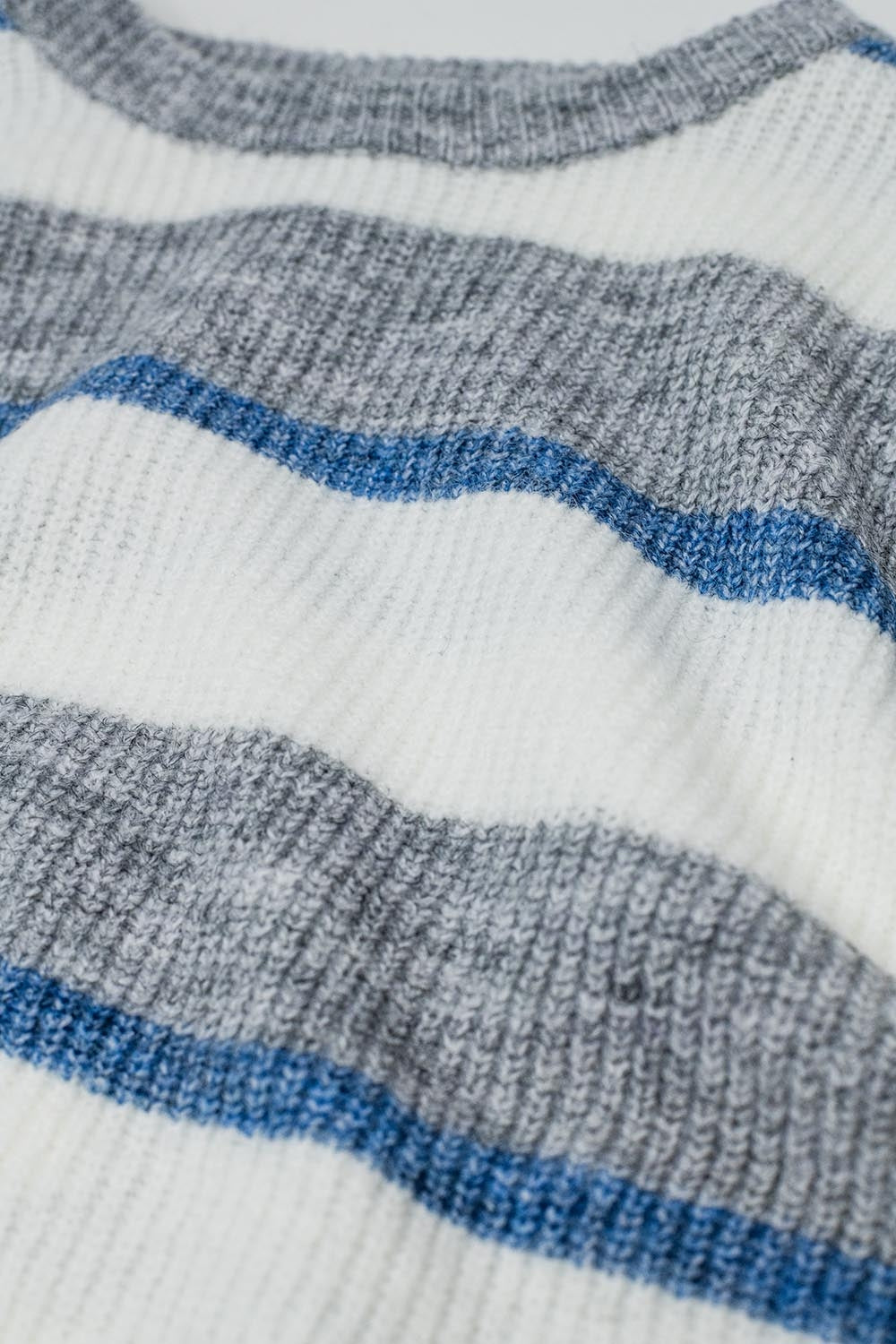 Maillot gris à rayures écrues et bleues
