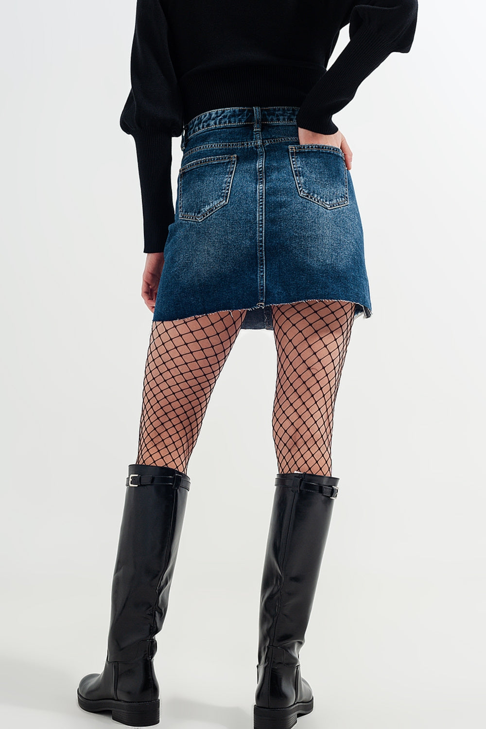 Mini jupe en denim taille haute avec des déchirures moyennement délavées