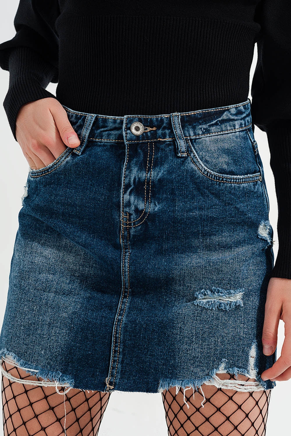 Mini jupe en denim taille haute avec des déchirures moyennement délavées