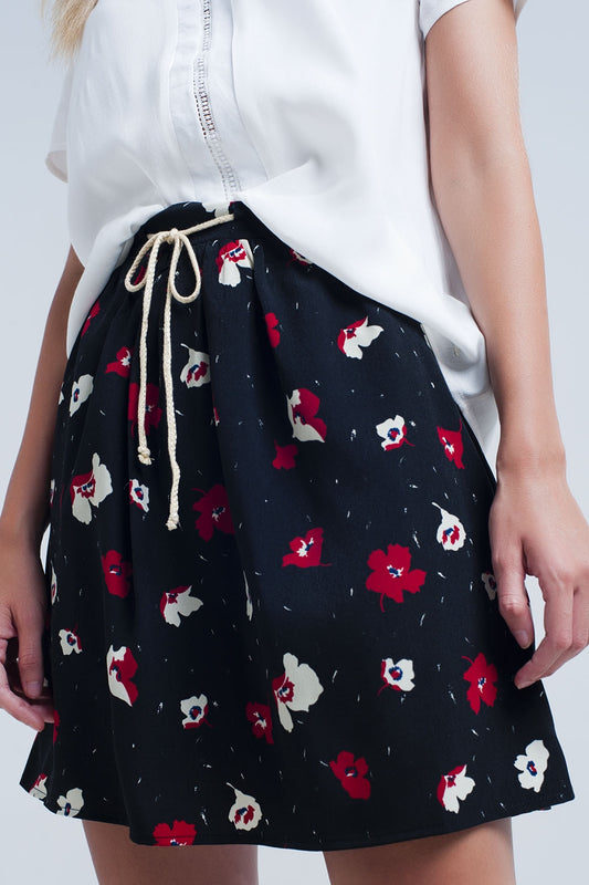 Q2 Mini jupe noire à motif floral