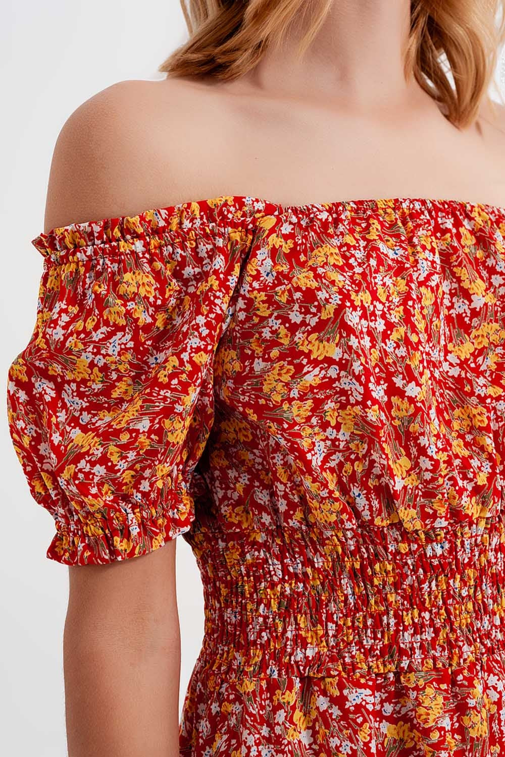 Mini robe avec détail froncé en imprimé floral rouge