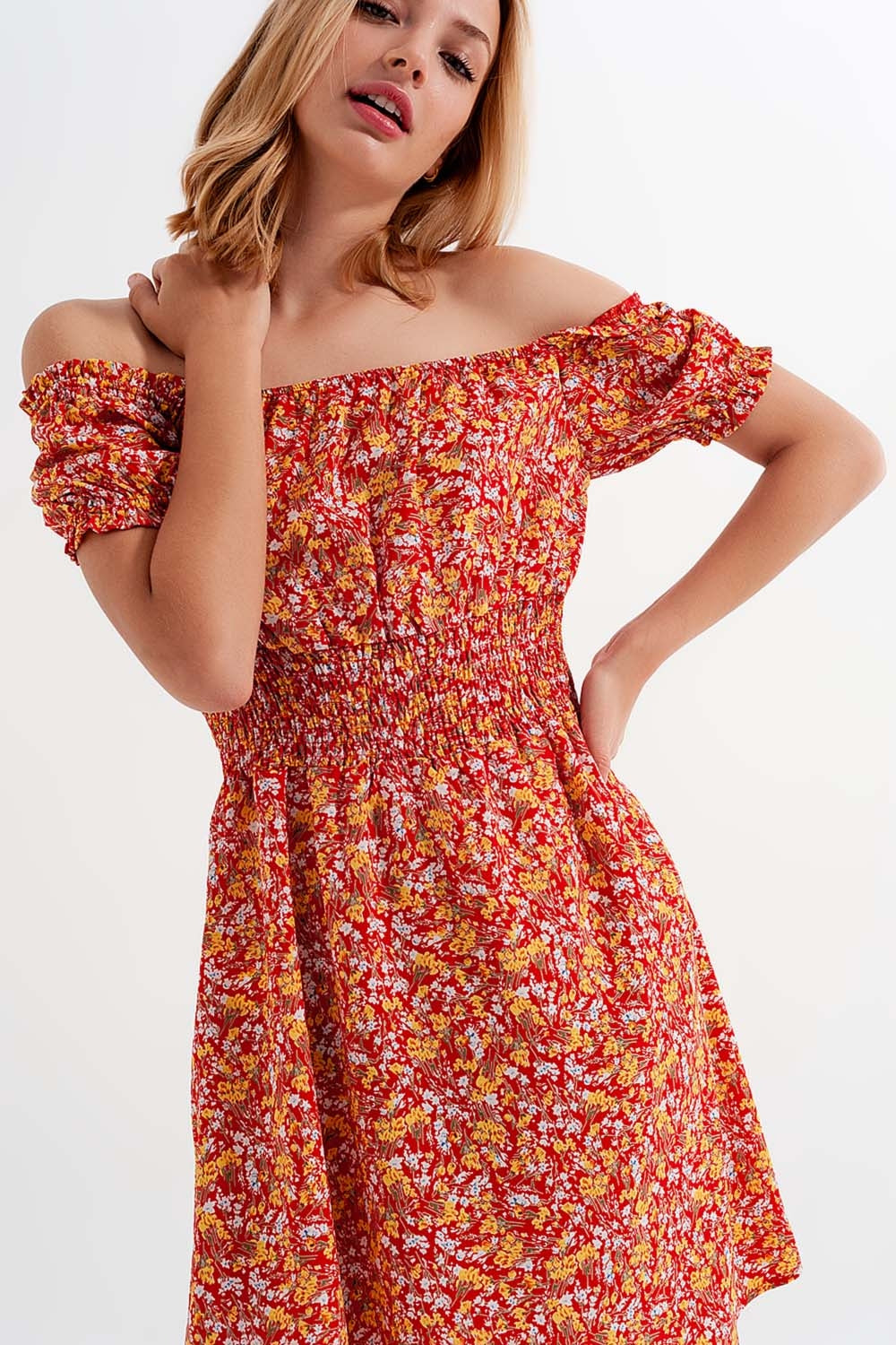 Mini robe avec détail froncé en imprimé floral rouge