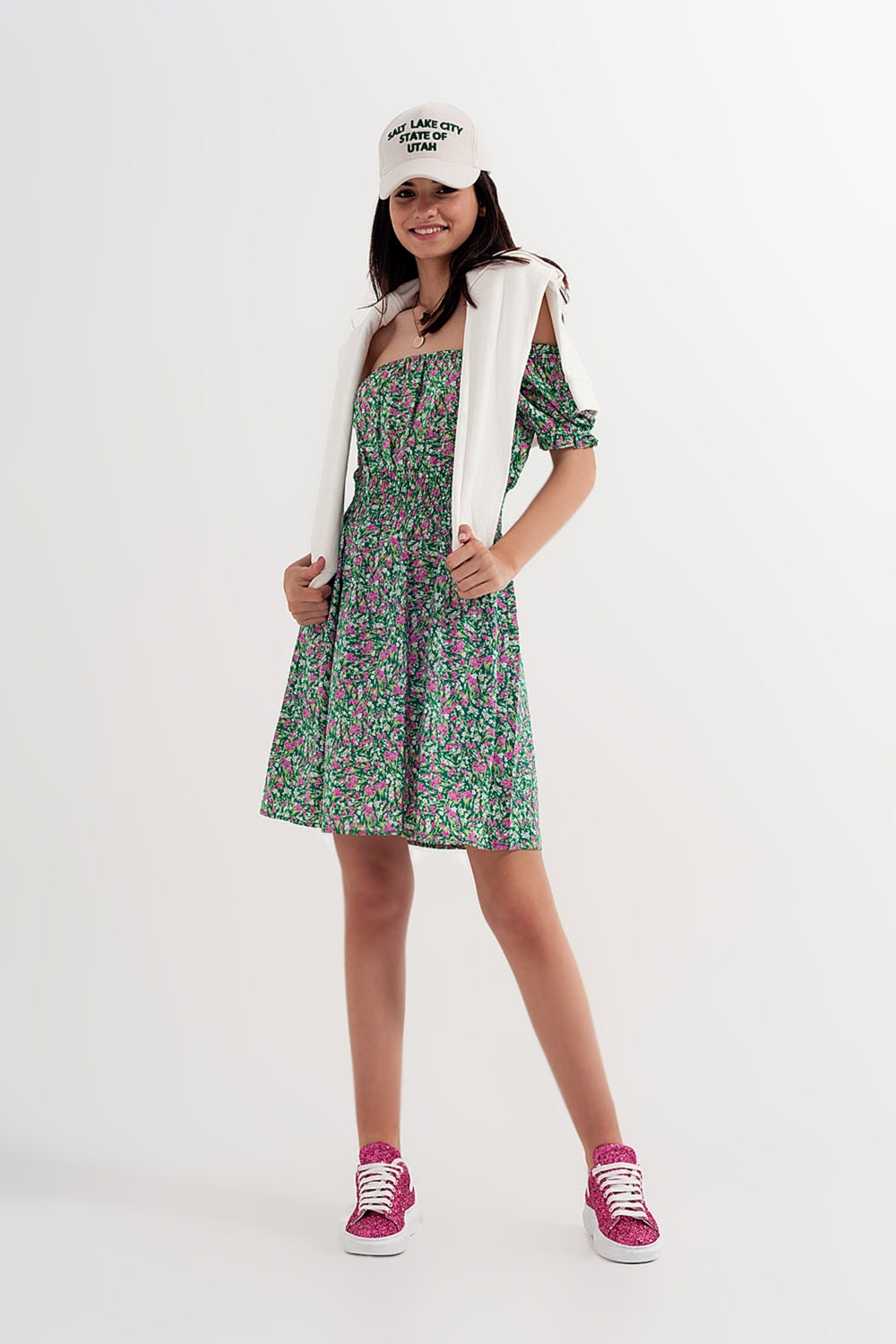 Mini robe avec détail froncé en imprimé floral vert