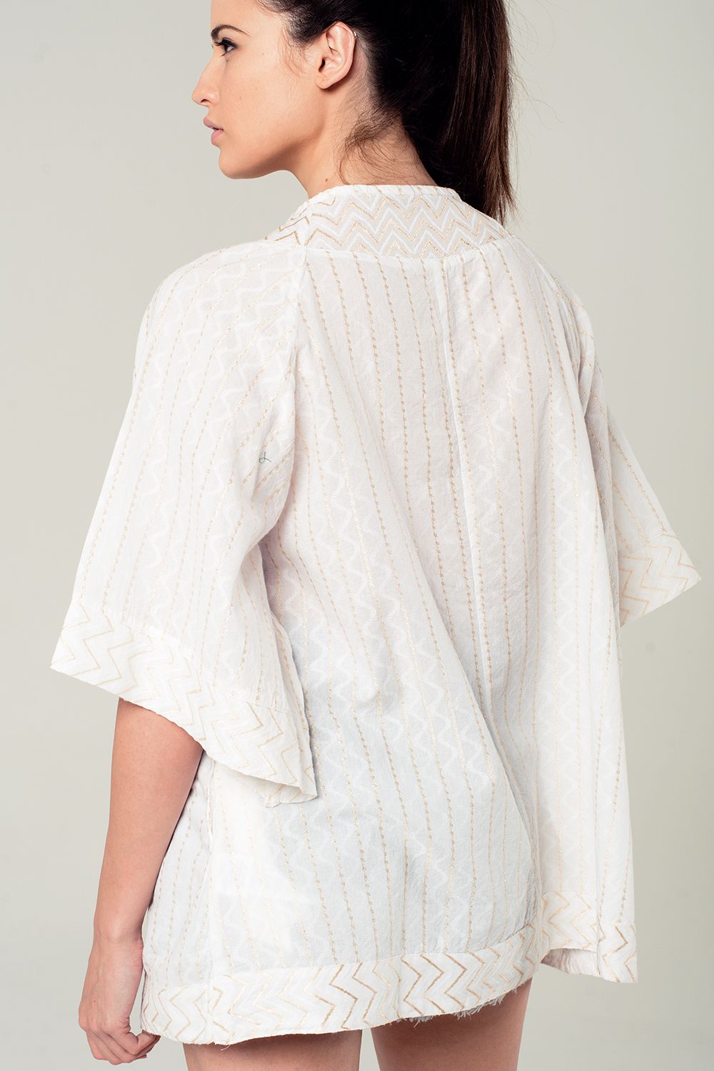 Mini robe blanche avec détails brodés