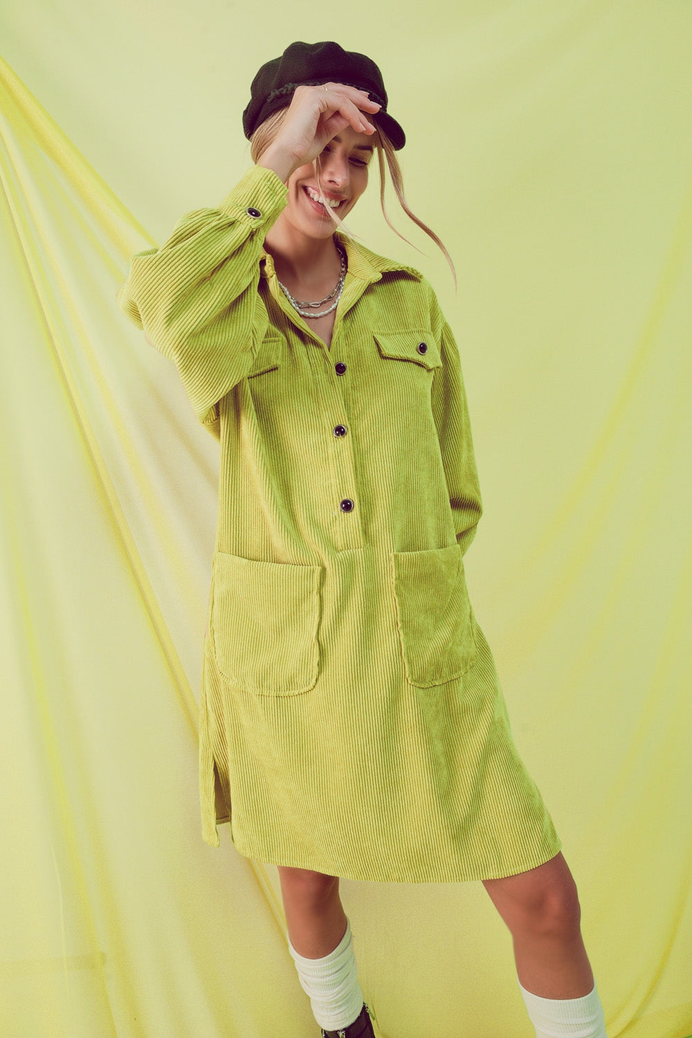 Mini robe chemise en velours côtelé lime