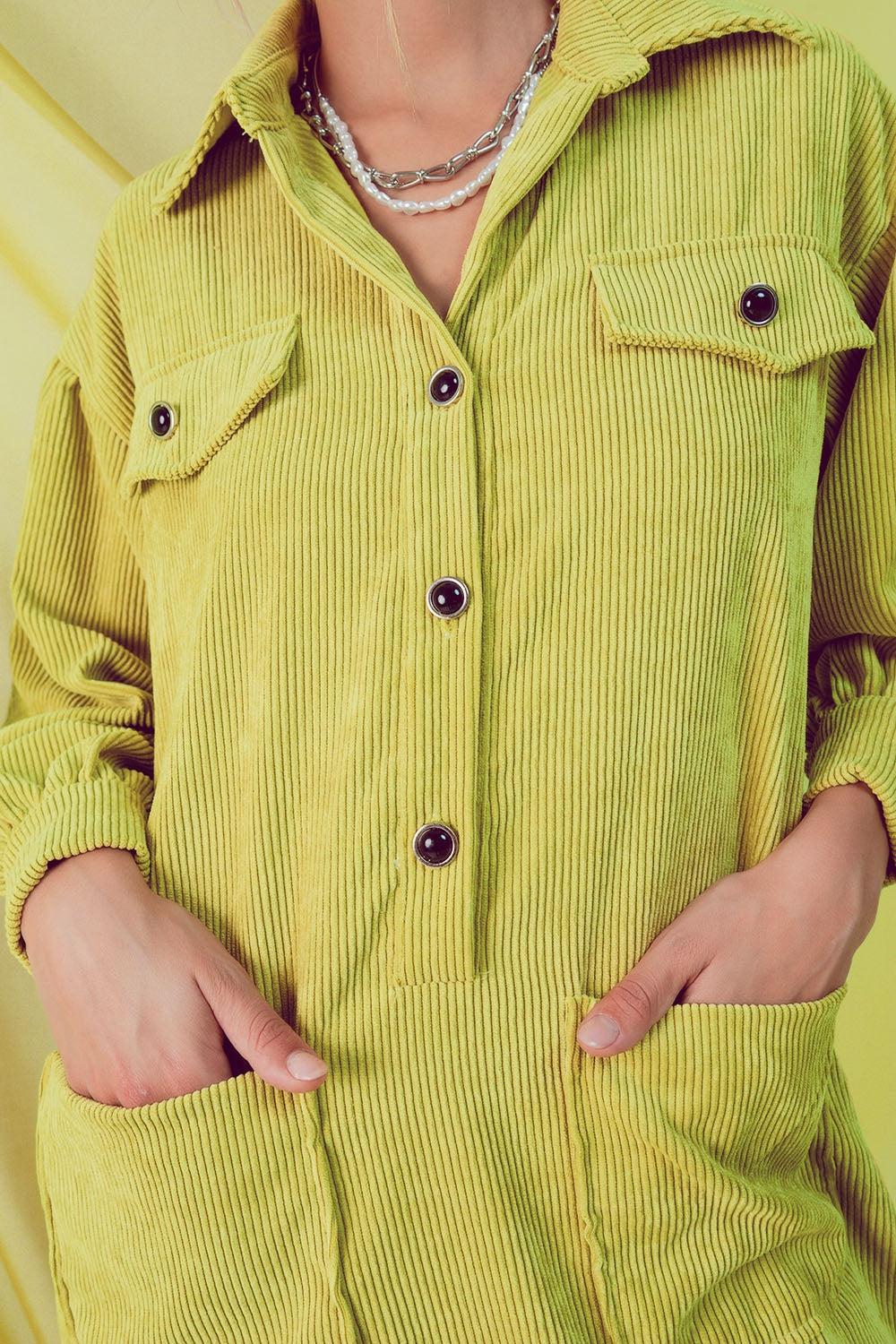 Mini robe chemise en velours côtelé lime