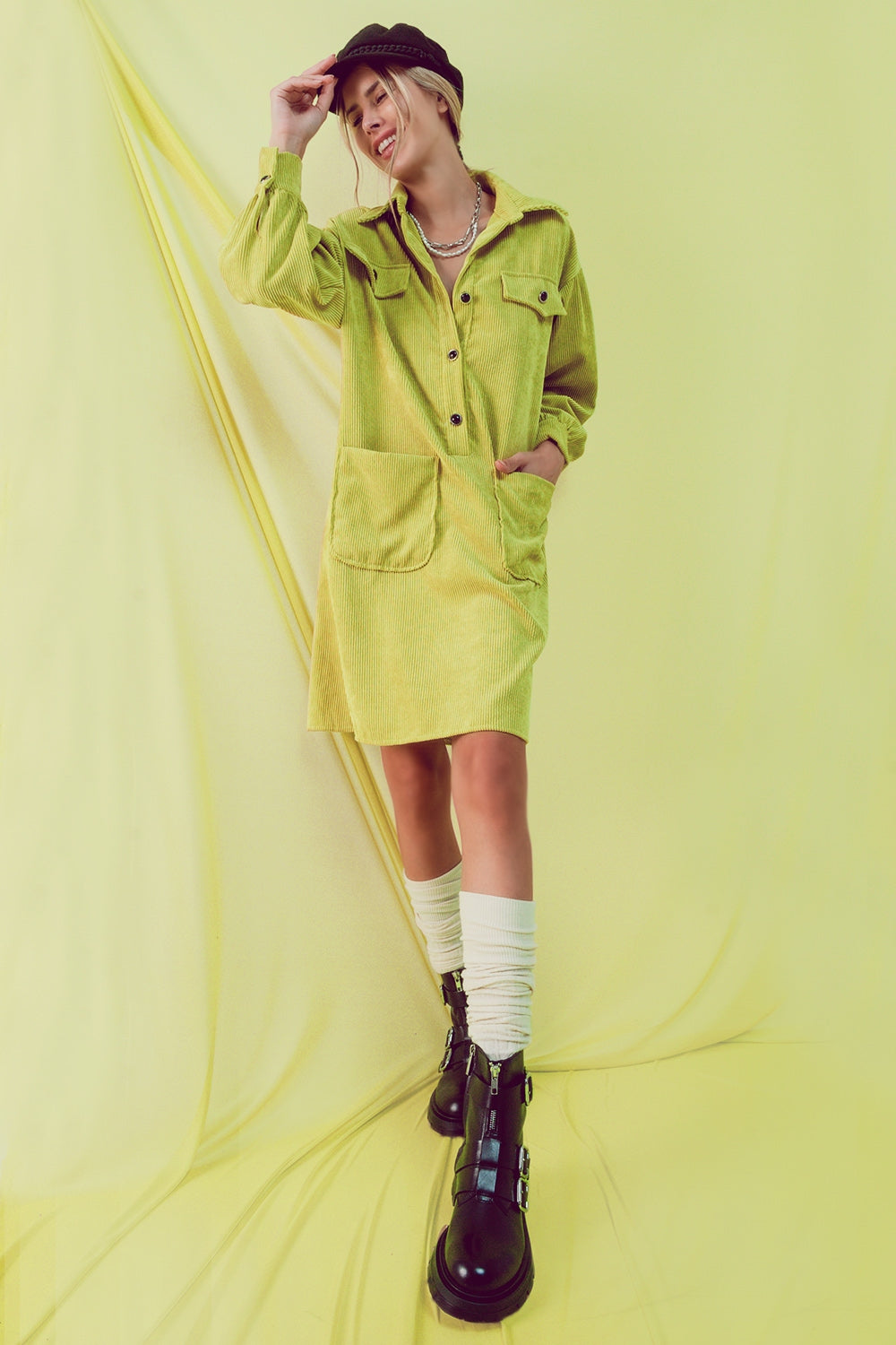 Mini robe chemise en velours côtelé lime
